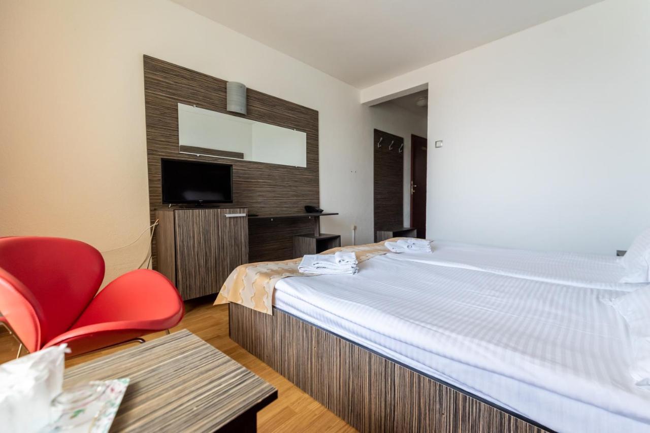 Hotel Capitol Jupiter Bagian luar foto