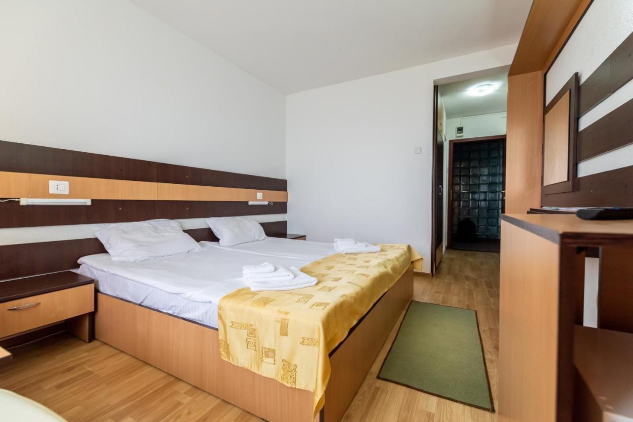 Hotel Capitol Jupiter Bagian luar foto